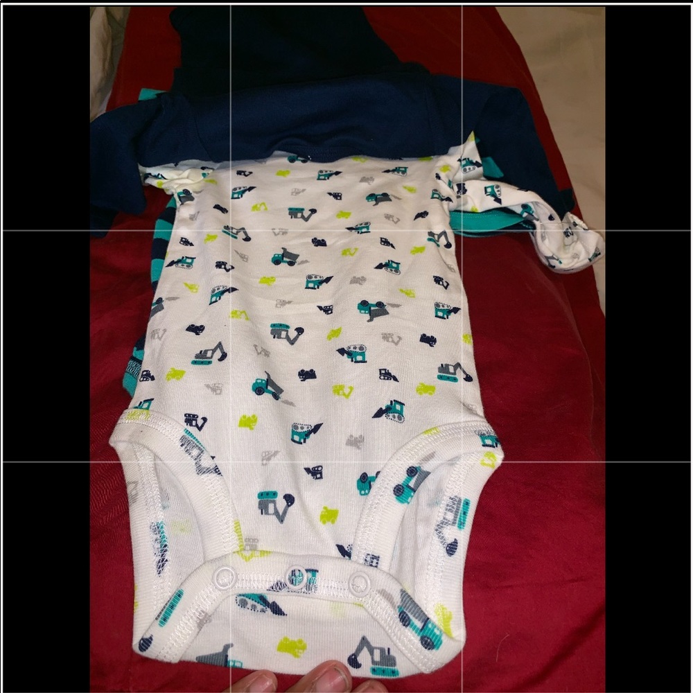 3 Carter’s baby bodysuit - Picture 3 of 3